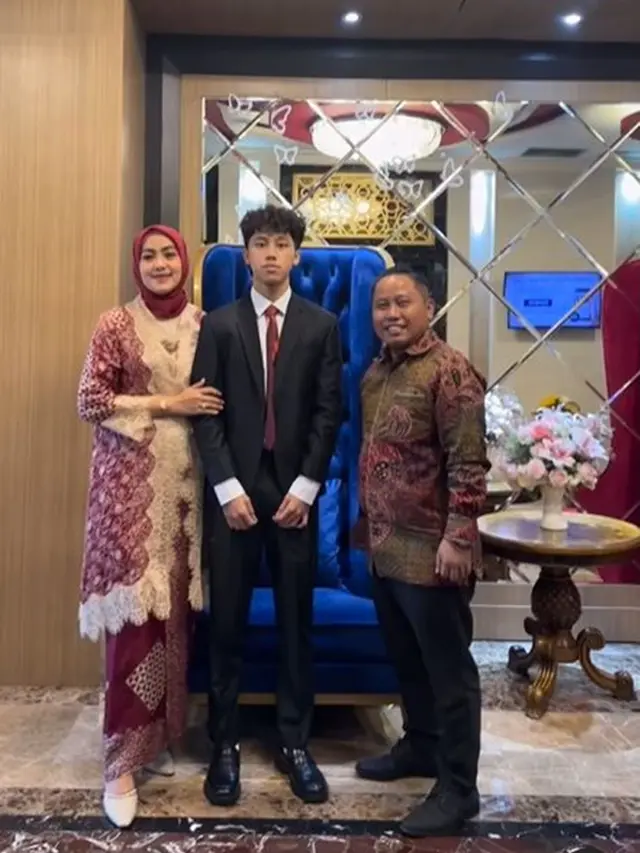 6 Momen Wisuda SMP Anak Sulung Narji, Paras Tampan dan Tinggi Curi Perhatian