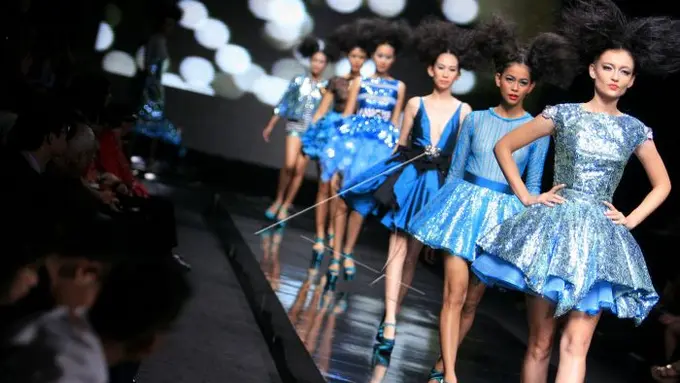 Persembahan Fashion Penuh Cinta dari Para Sahabat untuk Robby Tumewu