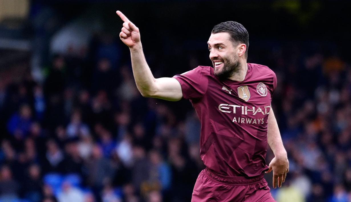 Pemain Manchester City, Mateo Kovacic merayakan golnya ke gawang Everton dalam laga lanjutan Liga Inggris 2024/2025 di Goodison Park, Liverpool, Inggris, Sabtu (19/04/2025) waktu setempat. (AP Photo/Peter Byrne)