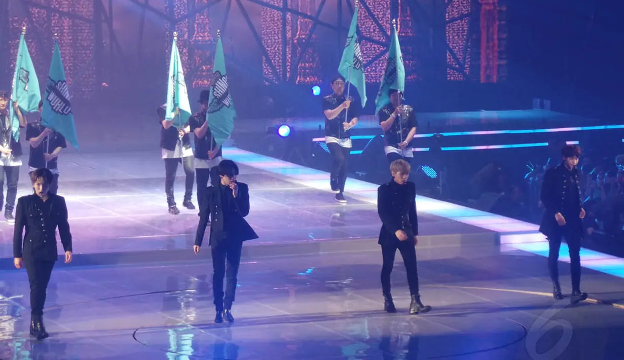 Boyband SHINee menggelar konser perdana di Indonesia, Minggu (22/6/14). (Liputan6.com/Desika Pemita)