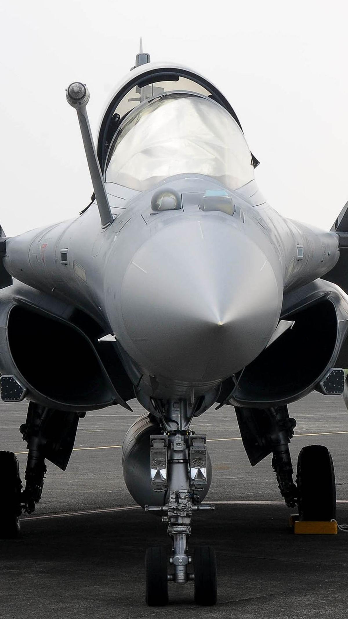 Total ada 20 pesawat tempur yang dibawa FSAF ke Lanud Halim Perdanakusuma. Termasuk 6 unit jet tempur Rafale.