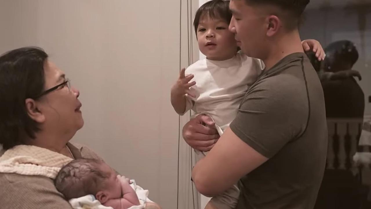 Potret-Potret Gemas Baby Issa Putra Sulung Nikita Willy Saat Pertama Kali Lihat Adiknya yang Baru Lahir