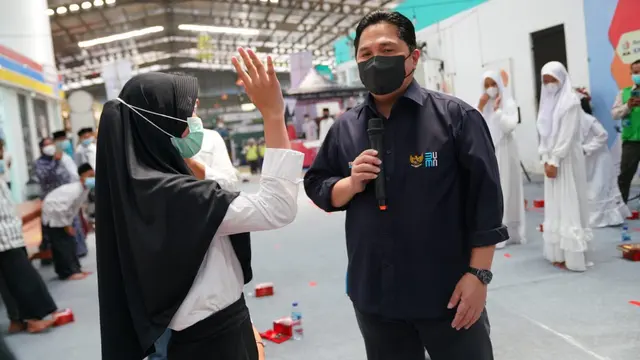 Ketua Masyarakat Ekonomi Syariah (MES) sekaligua Menteri BUMN Erick Thohir saat meresmikan Halal Hub di Rest Area 72A, Tol Jakarta-Padalarang, Sabtu (28/8).