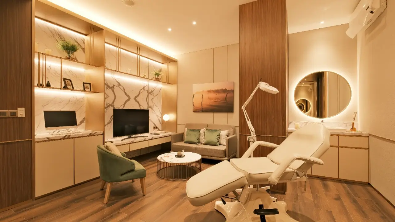 Klinik kecantikan ERHA baru saja meluncurkan layanan premium dari wajah hingga rambut