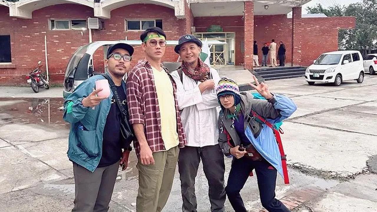 Potret Denny Sumargo menuai pujian. Penampilannya dipuji ganteng. Apalagi penampilan Denny Sumargo kali ini tampak berbeda dari biasanya. Banyak netizen wanita yang mengomentari penampilan Denny Sumargo.<br>