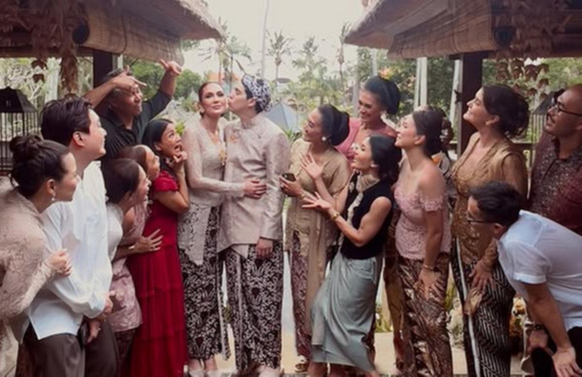 Nirina Zubir Burn Out, Akui Berat Hadiri Siraman Luna Maya dan Maxime Bouttier - Tak Ada Baju yang Pantas
