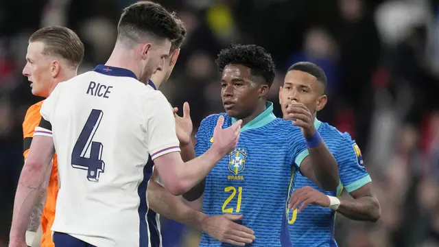 Foto: Aksi Bocah 17 Tahun Bawa Brasil Permalukan Inggris di Wembley