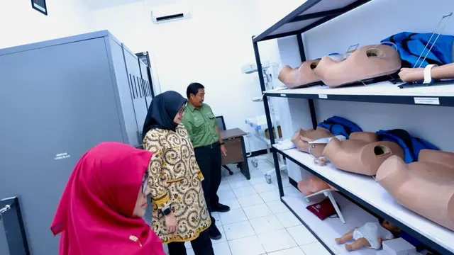 Bupati Banyuwangi Ipuk Fiestiandani di Kampus Unair Banyuwangi.