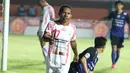 Pemain Persipura Jayapura, Ferinando Pahabol yang murah senyum pada laga grup E Piala Jenderal Sudirman di Stadion Maguwoharjo, Sleman, Minggu (13/12/2015) (Bola.com/Nicklas Hanoatubun) 