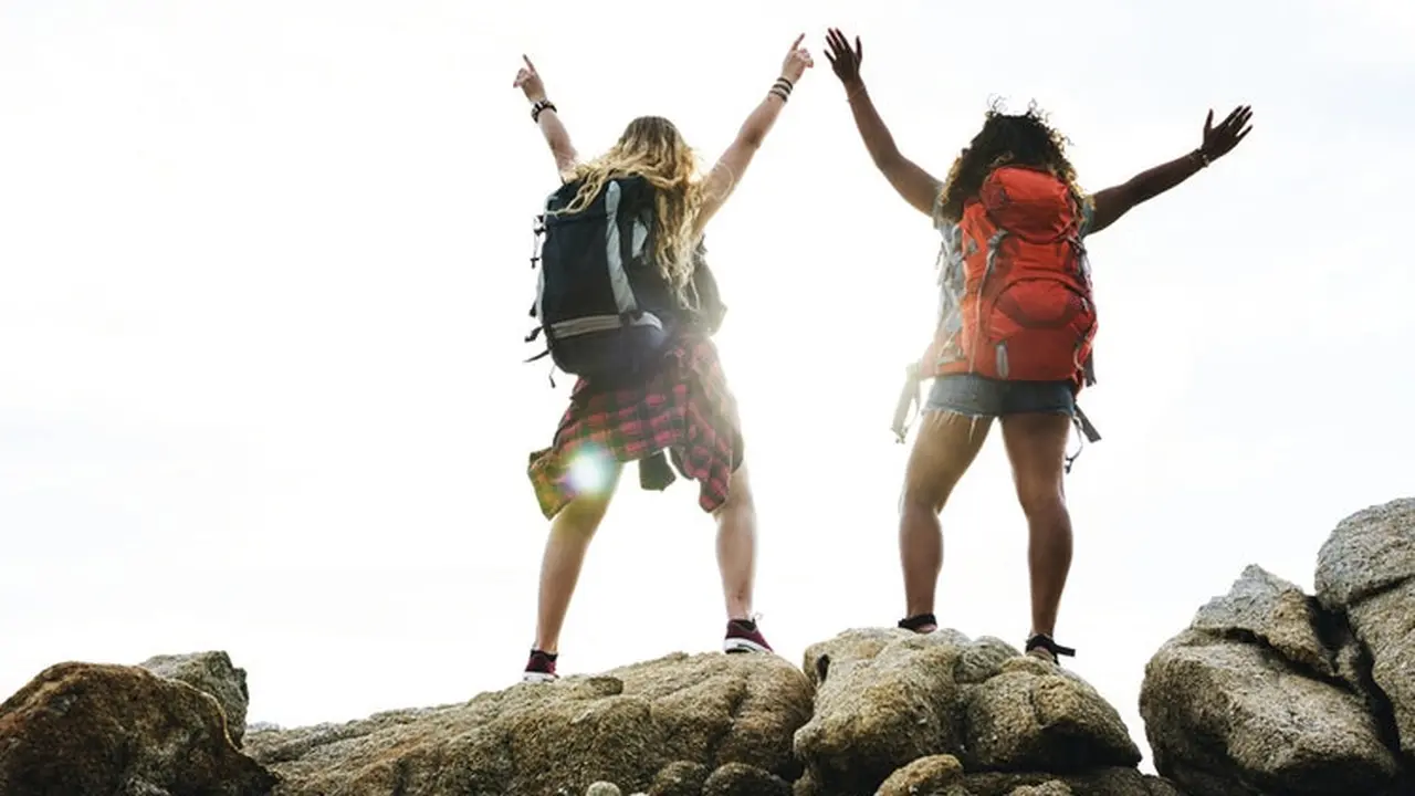 Top 3: Zodiak yang Paling Suka Traveling