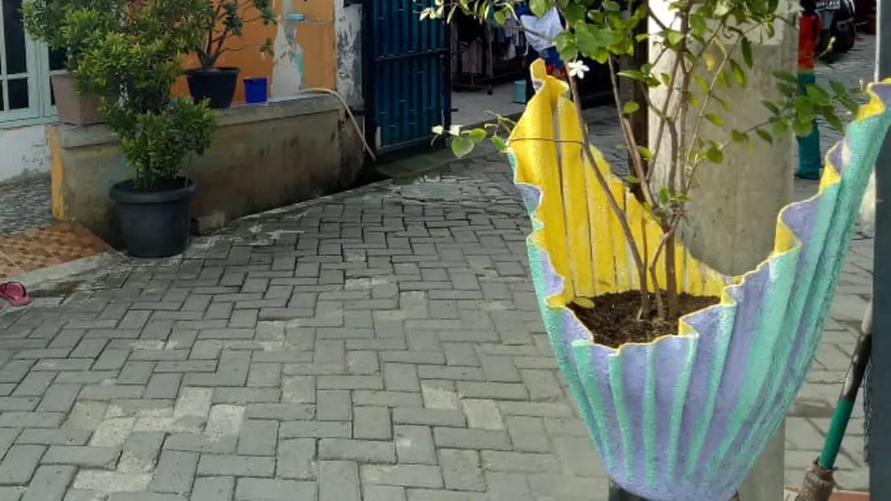 Kreasi Kampung Pot Lentera Kota Tangerang Menarik Perhatian Master Go Green