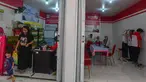 Warga melakukan aktivitas pada gerai sembako dan klinik kesehatan Koperasi merah Putih di kelurahan Mampang, Kota Depok, jawa Barat, Senin (21/7/2025). (merdeka.com/ Arie Basuki)