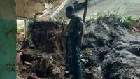 Longsor Lumajang Renggut Nyawa Ayah dan Anak