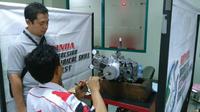 AHM mengadakan kontes mekanik untuk menguji kompetensi mekanik Honda motor.