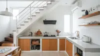 8 Model Dapur Bawah Tangga Rumah Minimalis, Hemat Tempat dan Tetap Estetik