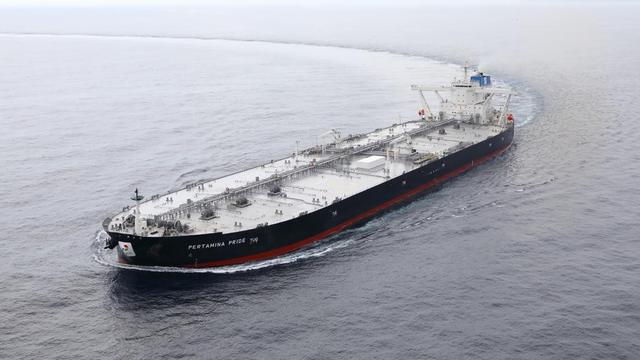 Kapal tanker raksasa Very Large Crude Carrier (VLCC) berkapasitas 2 juta barel milik PT Pertamina (Persero) mulai melaut