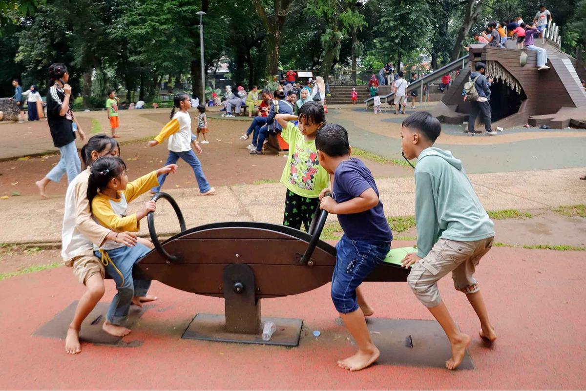 FOTO: Serunya Mengisi Libur Akhir Pekan di Tebet Eco Park