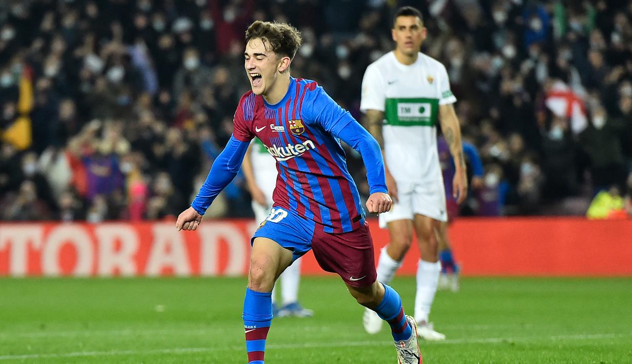 Gavi. Gelandang yang baru memasuki musim pertamanya bersama Barcelona telah mencetak 1 gol dan 3 assist di Liga Spanyol musim ini. Gol tersebut dibuat di pekan ke-18, (18/12/2021) ke gawang Elche saat berusia 17 tahun 4 bulan dan 13 hari. Hasil akhir Barcelona menang 3-2. (AFP/Pau Barrena)