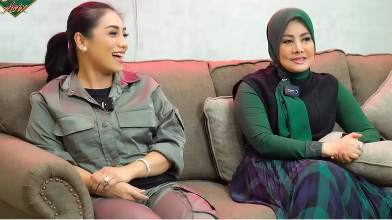Siti KDI dan Cici Paramida