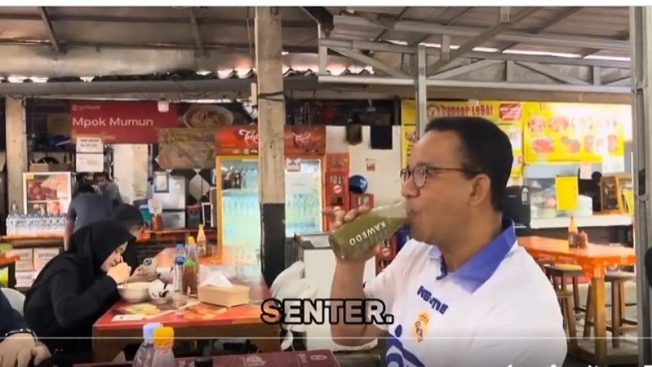 Anies Baswedan Langsung Minum Jus Pemberian Pelaku UMKM, Warganet Justru Waswas