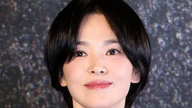 7 Potret Song Hye Kyo Tampil Cantik dengan Rambut Bondol, Makin Fresh dan Energik (credit: instagram.com/kyo1122).