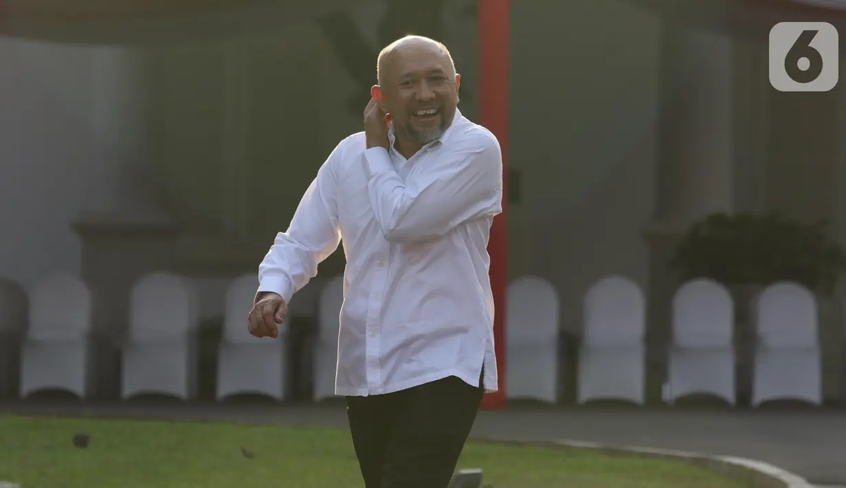 Mantan Koordinator Staf Khusus Presiden, Teten Masduki tiba di Kompleks Istana Kepresidenan, di Jakarta, Selasa (22/10/2019). Kedatangan Teten ini menyusul sejumlah tokoh sebelumnya yang berdatangan ke Istana sejak Senin kemarin. (Liputan6.com/Angga Yuniar)