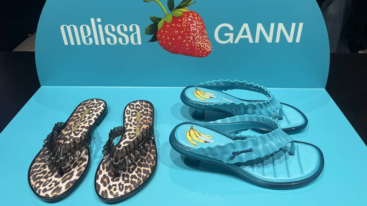 Kolaborasi Melissa dan GANNI. [Anisha/Fimela]