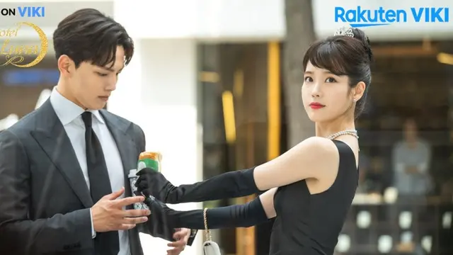 iu dan yeo jin goo kompak outfit hitam (mydramalist.com)