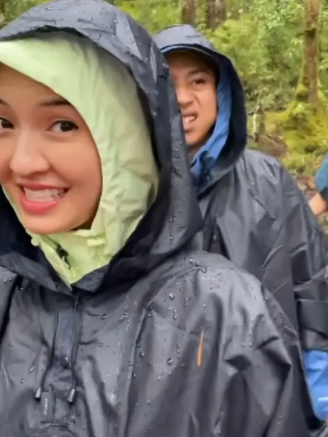 Potret Raline Shah Mendaki Gunung Latimojong (Instagram/@ralineshah)