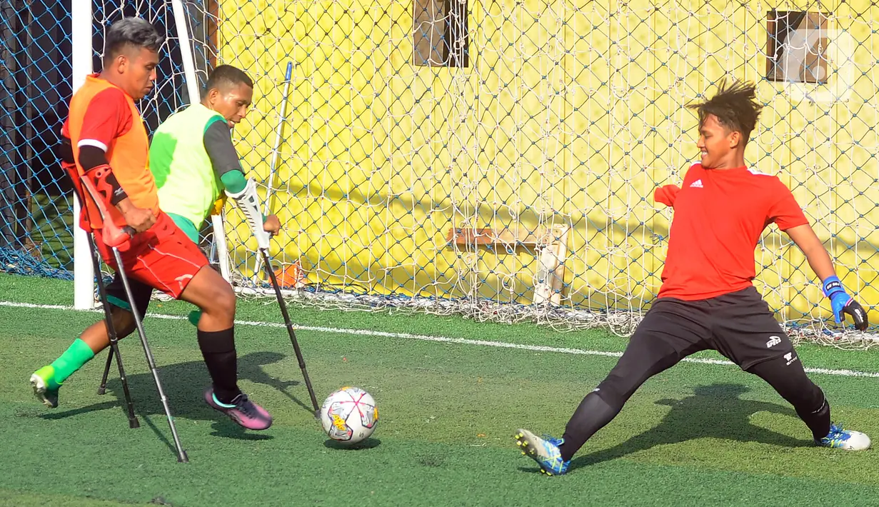 Berdasarkan hasil seleksi awal, sebanyak 18 orang dinyatakan lolos dengan empat di antaranya berasal dari Perkumpulan Sepakbola Amputasi Madura (Persam). (merdeka.com/Arie Basuki)