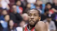 Kawhi Leonard melakoni debut bersama Toronto Raptors (AP)