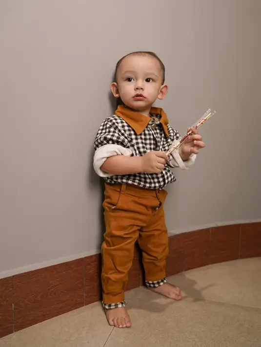 <p>Sedangkan anak ketiga Dahlia dan Fandy lahir pada Oktober 2020. Anak yang bernama Callum Matthew Christian itu akan berumur 2 tahun. (Foto: Instagram/dahliachr)</p>