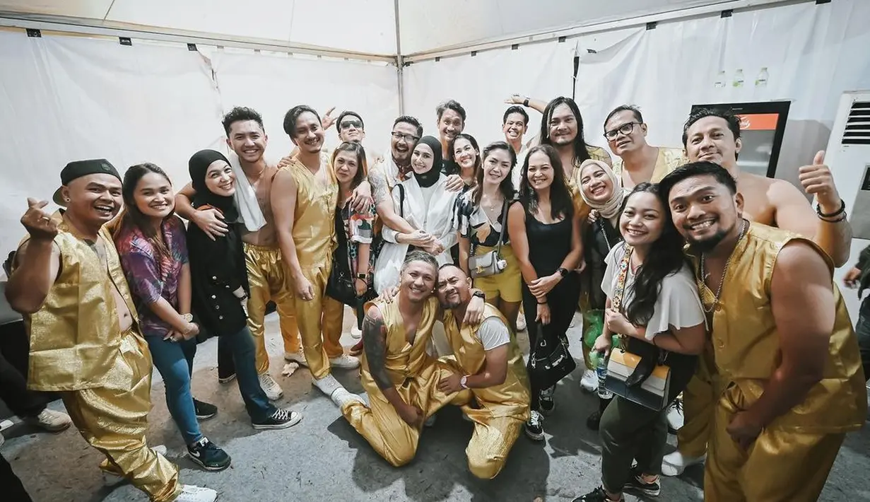 Jadi Boyband, Ini Potret Geng Prediksi dan Predistri Ini Curi Perhatian