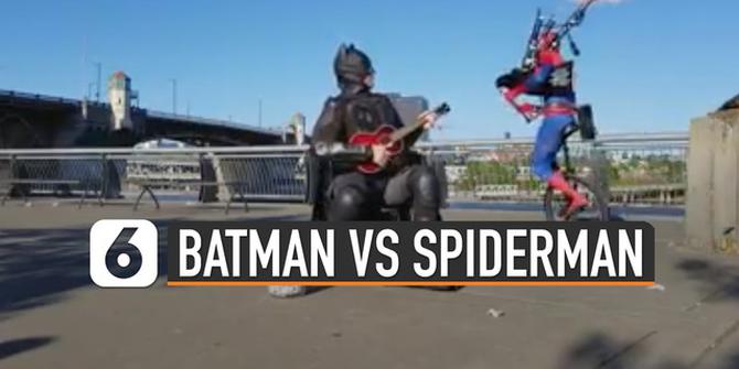VIDEO: Viral Batman dan Spiderman Bertarung Alat Musik