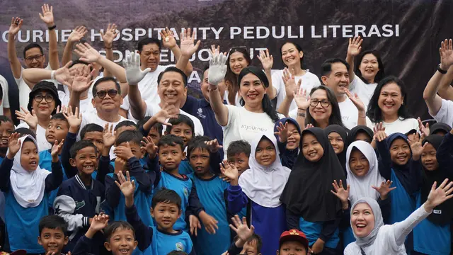 InJourney Hospitality menggelar program InJourney Hospitality Peduli Literasi di SDN Tenjolaut, Sukabumi.