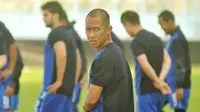 Penyerang sayap Arema Cronus, Antony Putro Nugroho mengikuti pendidikan polisi pada September mendatang. (Bola.com/Iwan Setiawan)