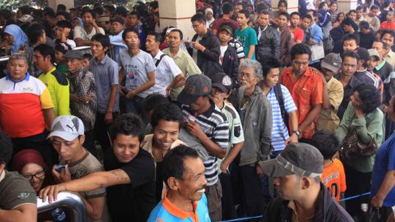 Calon pemudik rela antre tiket sejak pukul 4 pagi