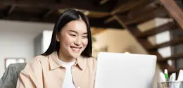 Sahabat Fimela, tahukah kamu? Otak manusia cenderung lebih mengingat kegagalan dibanding keberhasilan kecil. Yuk, coba kebiasaan mencatat pencapaian sederhana ini untuk membantu meningkatkan rasa percaya diri dan mendukung kesehatan mental secara keseluruhan. (Sumber: Freepik).