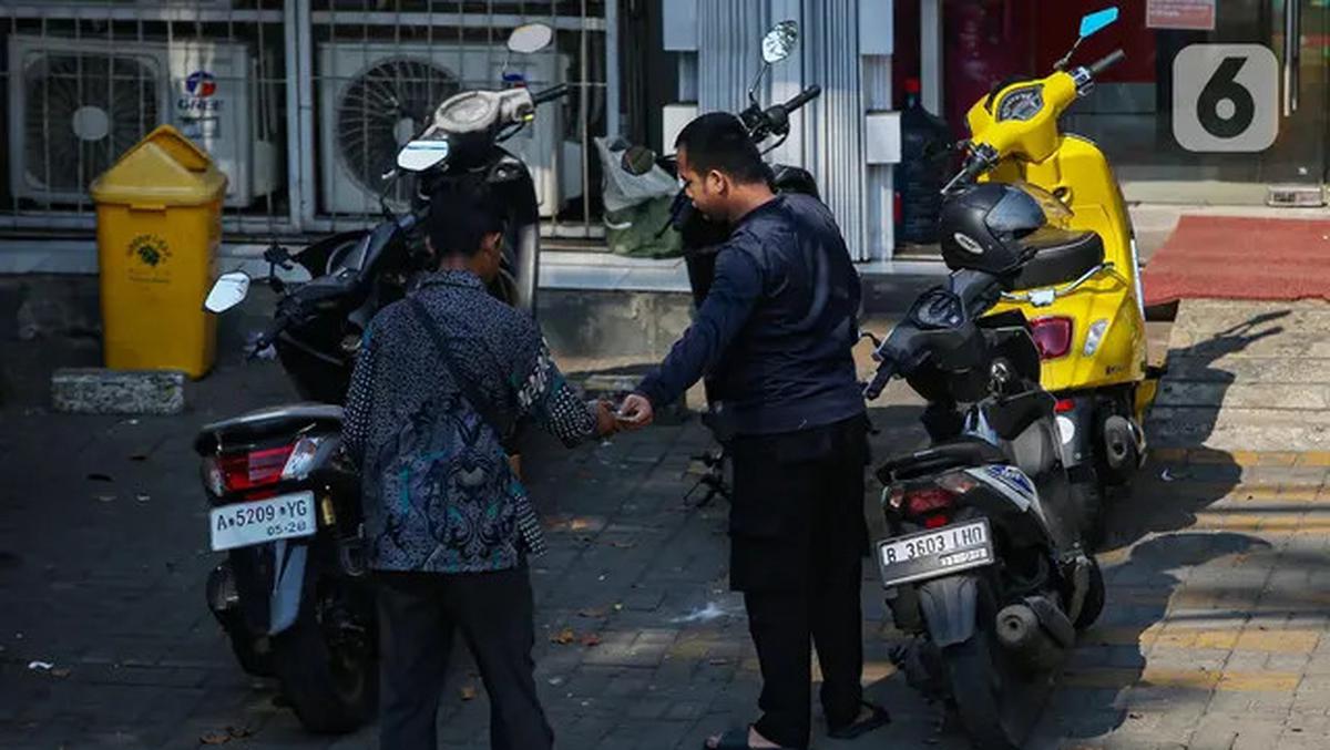 Juru Parkir Liar Kembali Marak di Minimarket Jakarta