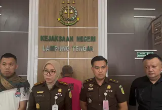 Koruptor di Lampung diringkus usai sembunyi di hutan. (Istimewa)