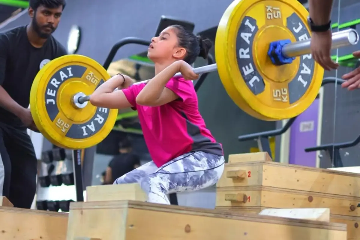 Arshia Goswami, anak perempuan asal India yang melakukan angkat beban 75 kg. (Instagram/@fit_arshia)