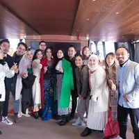 Shandy Purnamasari mengenalkan White Cell DNA di Bateaux Mouches, kapal pesiar mewah kota Paris.