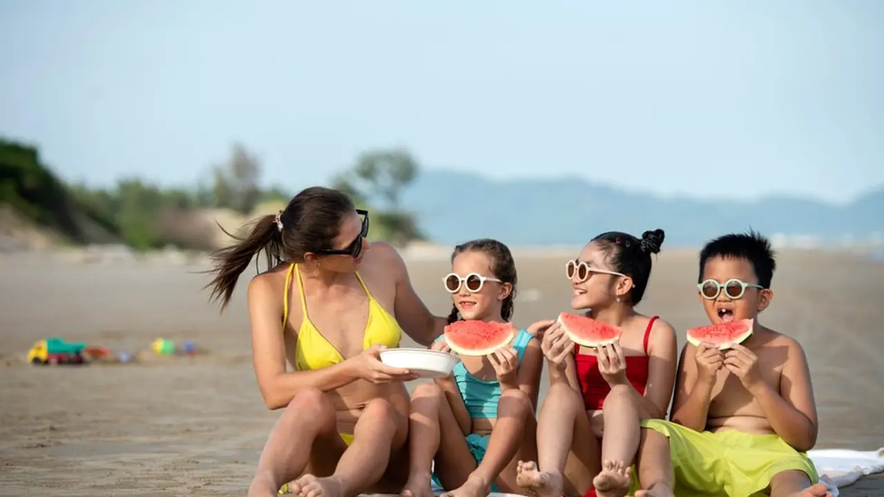 Anak-anak berlibur di pantai (Foto Dok: Freepik/freepik)