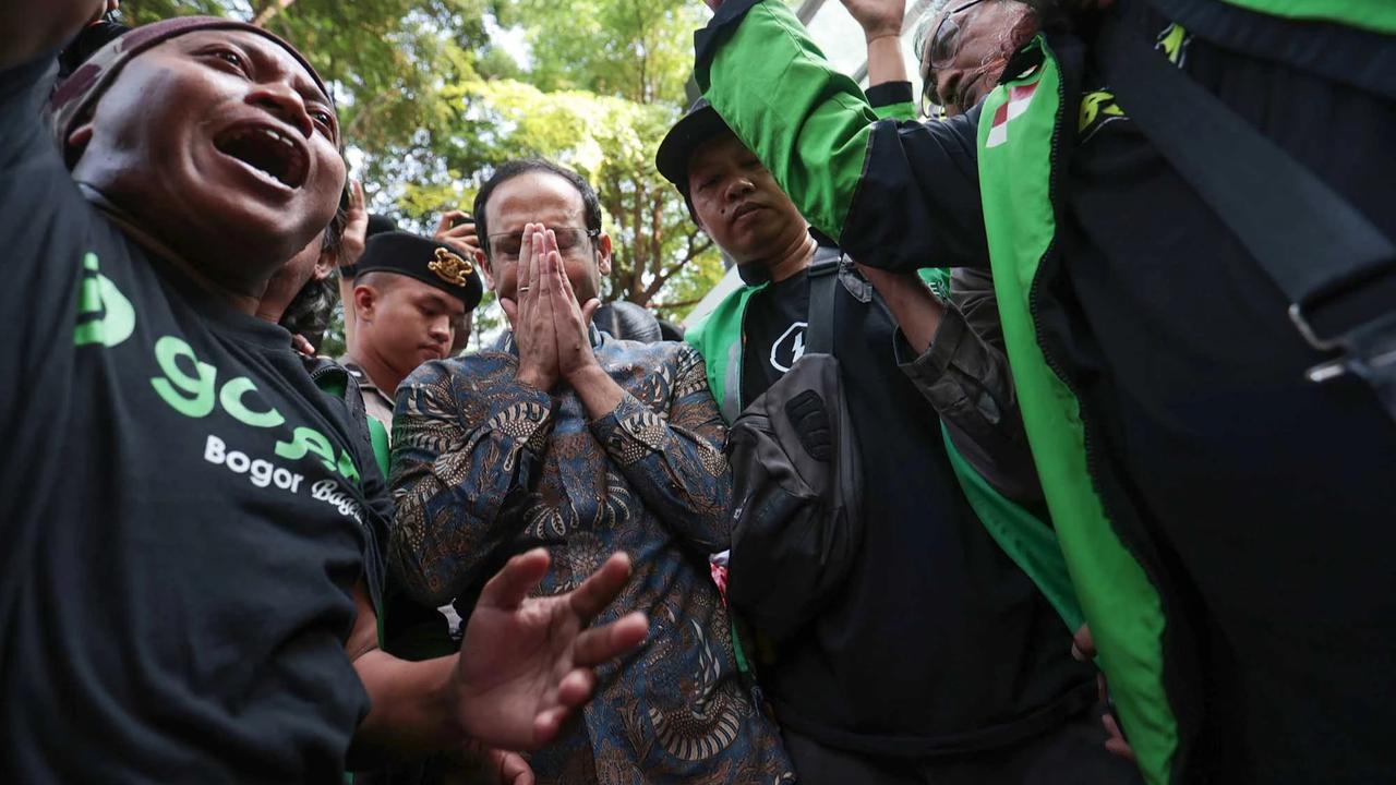 FOTO: Tangis Nadiem Pecah Usai Divomis 10 Tahun