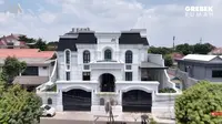 5 Potret Fasad Depan Rumah Sarwendah, Bentuknya seperti Istana Eropa