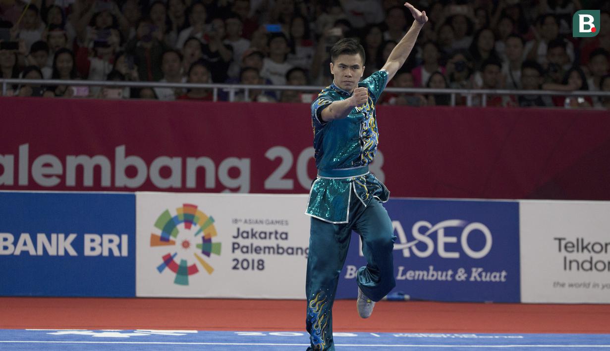 Atlet Wushu, Edgar Xavier, saat beraksi pada nomor Cangquan putra Asian Games di JIExpo, Jakarta, Minggu, (19/8/2018). Edgar Xavier berhasil meraih perak dengan angka 9.72. (Bola.com/Vitalis Yogi Trisna)