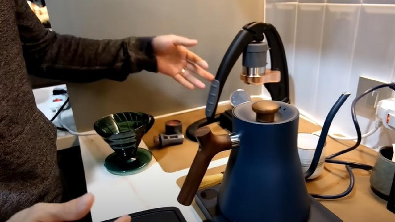 9 Potret Dapur Rumah Randy Pangalila yang Jarang Tersorot, Jadi Area Terfavorit - Punya Banyak Koleksi Mesin Kopi Lengkap