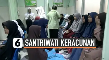 Ratusan santriwati di Ponorogo dilarikan ke rumah sakit setelah alami beberapa keluhan. Mereka diduga keracunan setelah makan ikan tongkol.