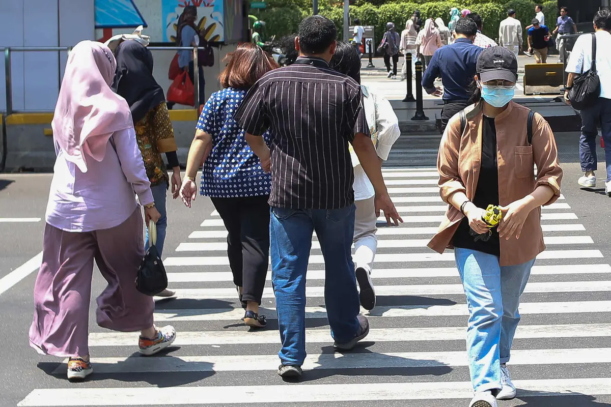 Cuaca panas kembali menyengat wilayah Jakarta dan sekitarnya