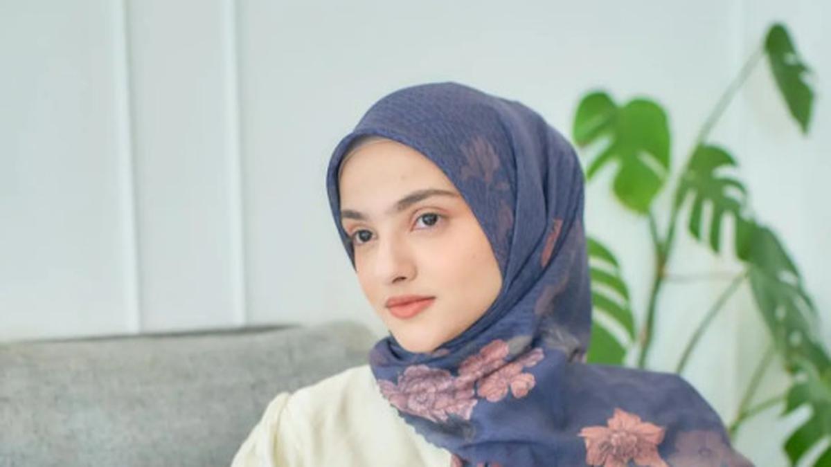 5 Tips Memilih Motif Kerudung 2025 agar Tidak Terlihat Tua, Padukan dengan Gamis
